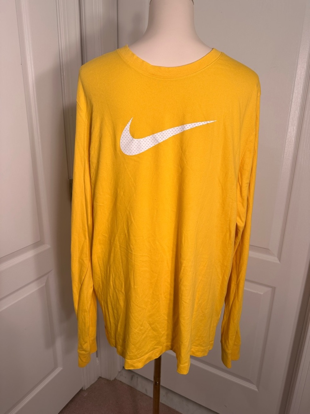 Nike Men’s Yellow Long Sleeve Shirt with White Swoosh Sz XL